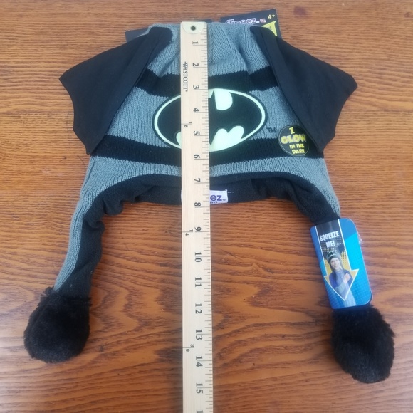 Flipeez Hat Batman Wings Move Glow Comic Wings Up - Picture 7 of 8